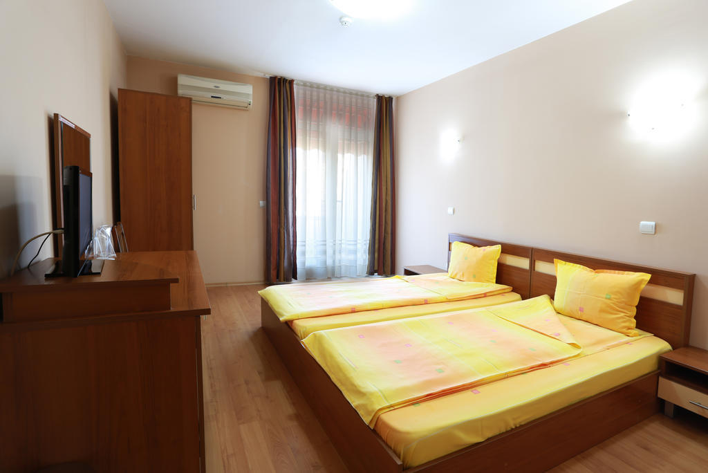 Acropolis Hotel Pazardžik Pokoj fotografie